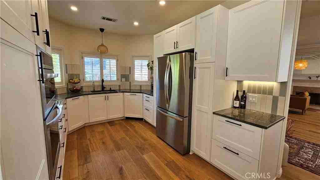 1914 Perry Ave #A - Photo 6 of 35