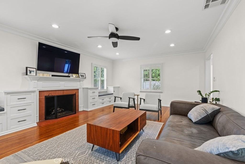 2450 Bonnie Brae - Photo 2 of 15