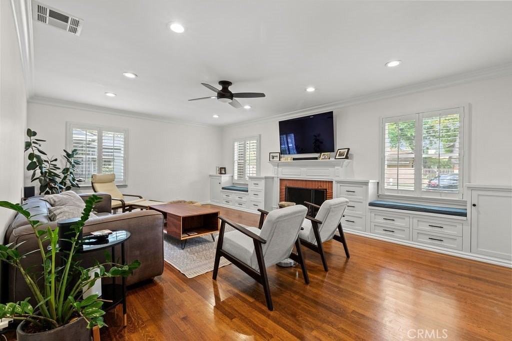 2450 Bonnie Brae - Photo 3 of 15
