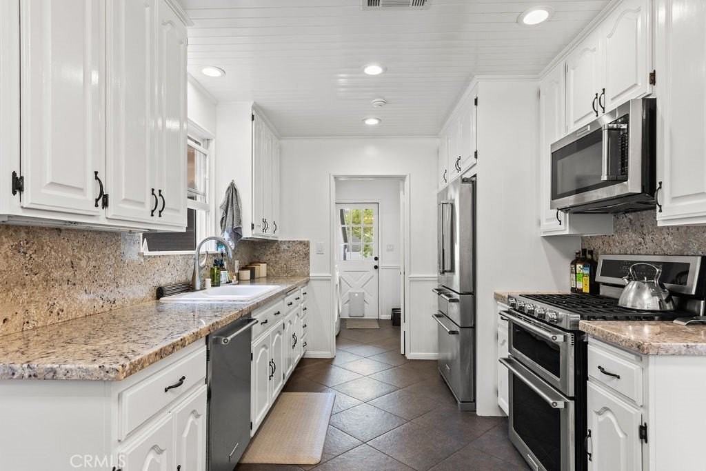2450 Bonnie Brae - Photo 5 of 15