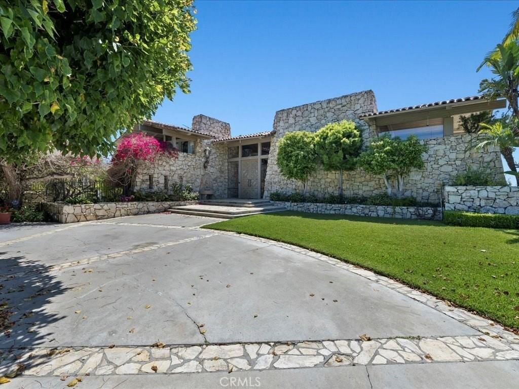 709 Paseo Del Mar - Photo 4 of 39