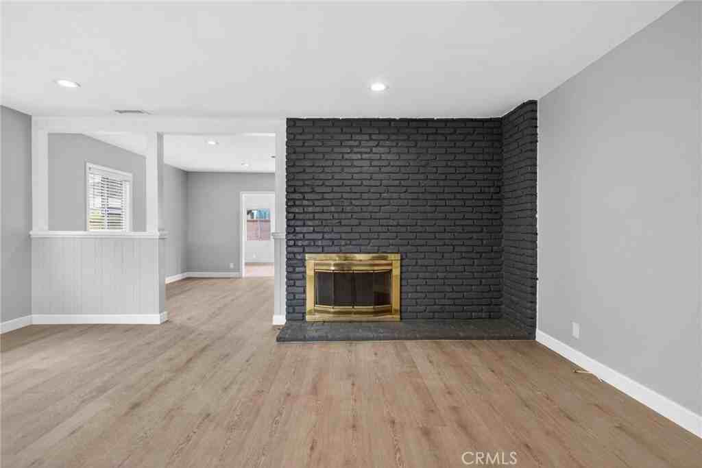 13808 S Catalina Ave - Photo 5 of 30