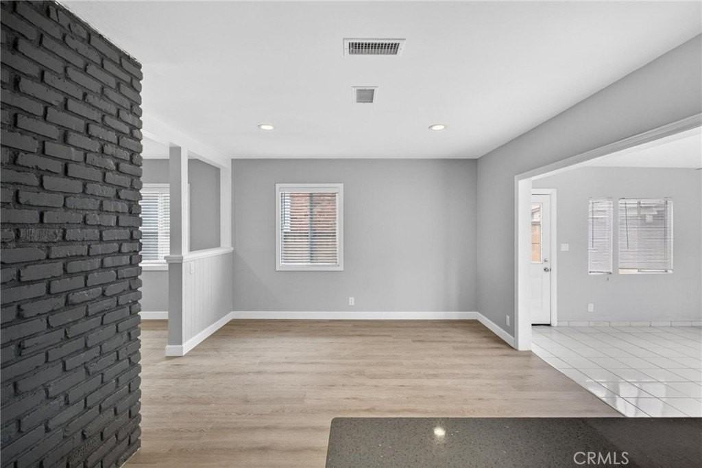 13808 S Catalina Ave - Photo 7 of 30