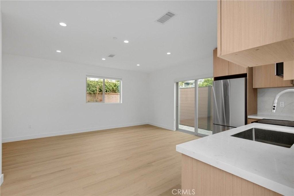 5224 Strohm Ave - Photo 4 of 22
