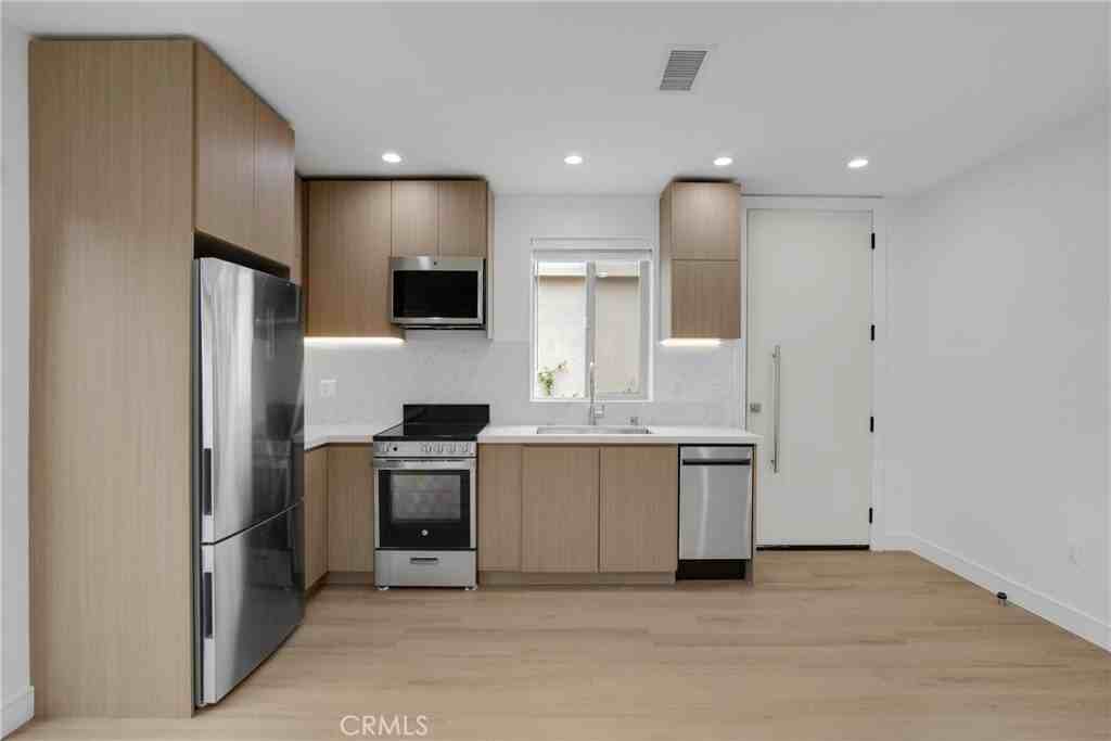 5224 Strohm Ave - Photo 6 of 22