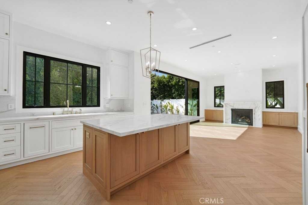 4539 Longridge Ave - Photo 4 of 32