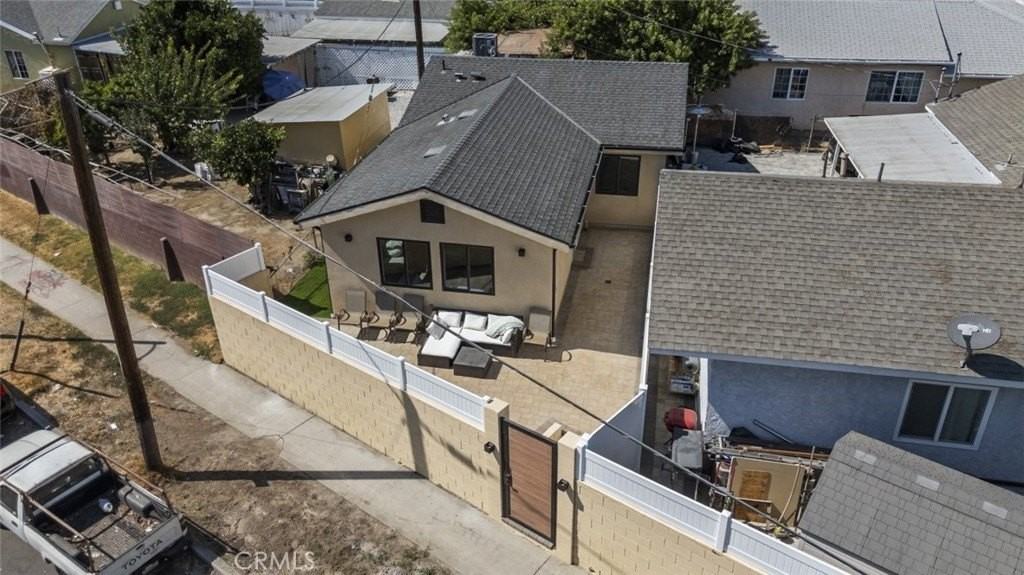 8051 Lullaby Ln - Photo 4 of 41