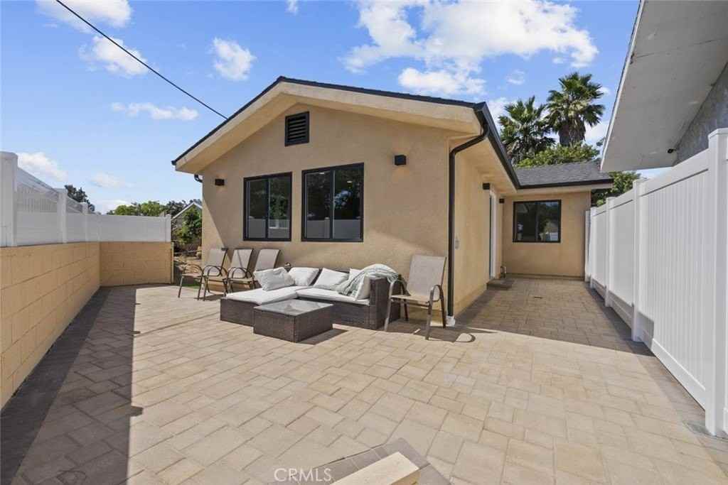 8051 Lullaby Ln - Photo 7 of 41