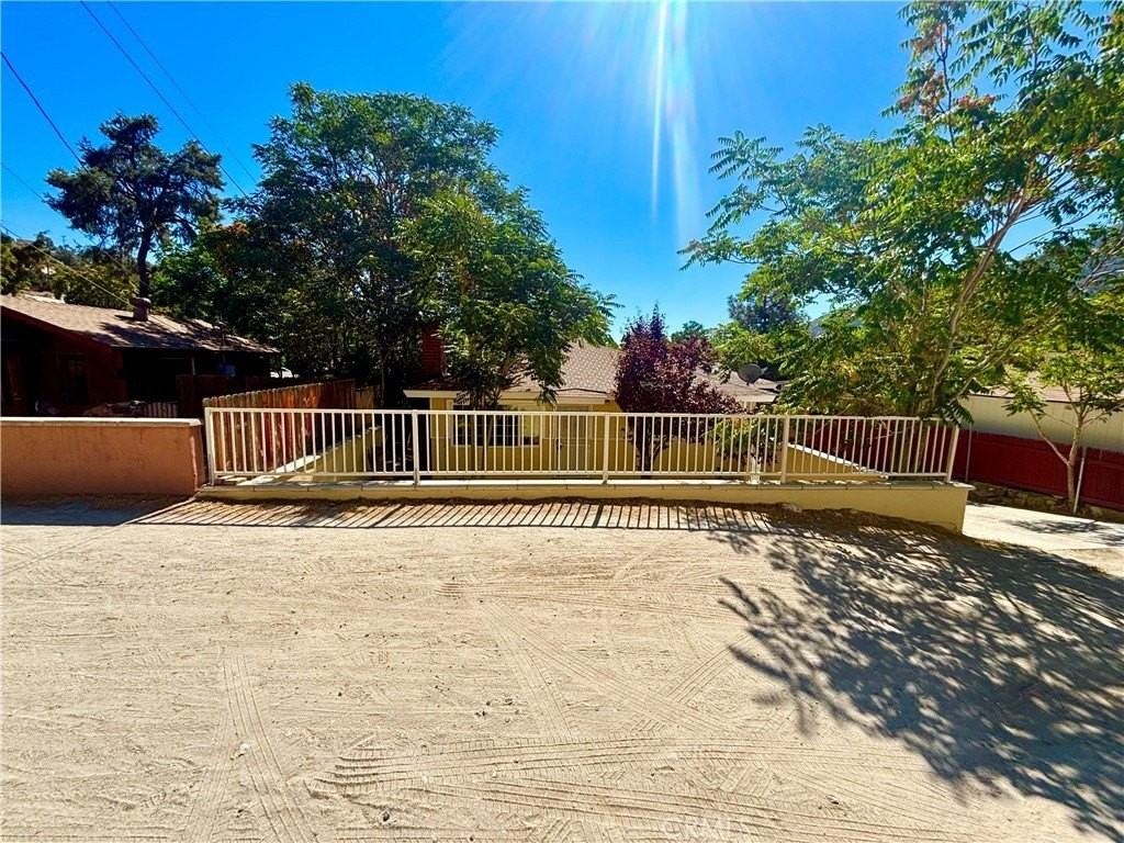 728 Catalina Trl - Photo 2 of 20