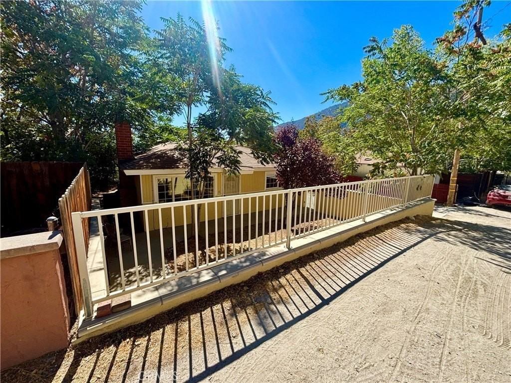 728 Catalina Trl - Photo 3 of 20