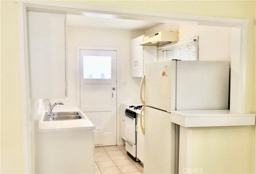 22136 Del Valle St #1-2 - Photo 4 of 21