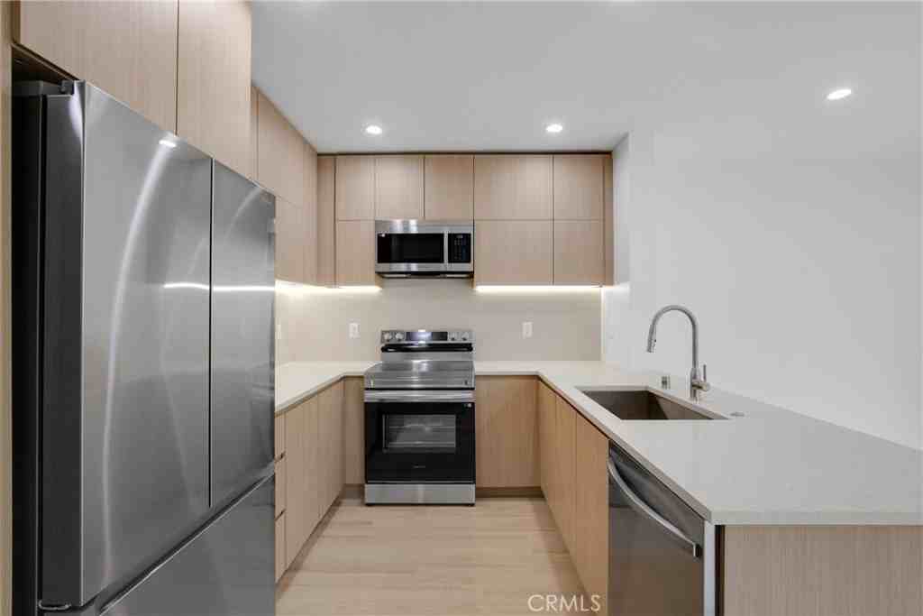 5222 Strohm Ave - Photo 6 of 30