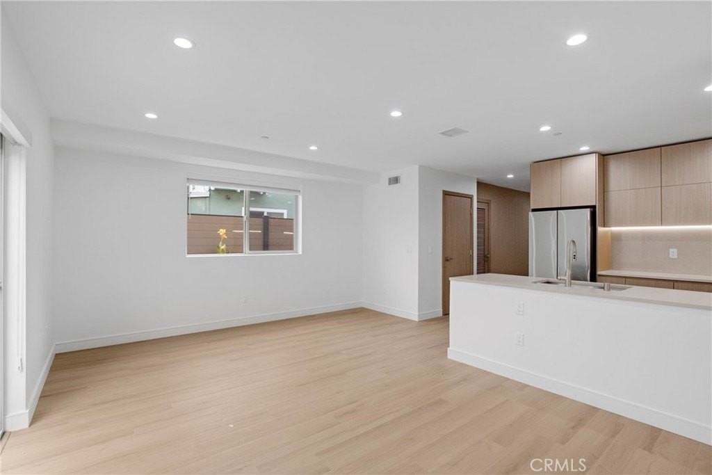 5222 Strohm Ave - Photo 7 of 30