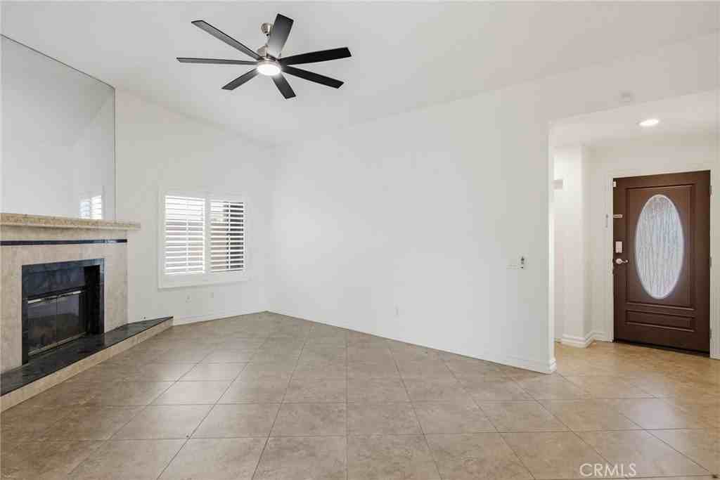 29628 Squaw Valley Dr - Photo 3 of 32