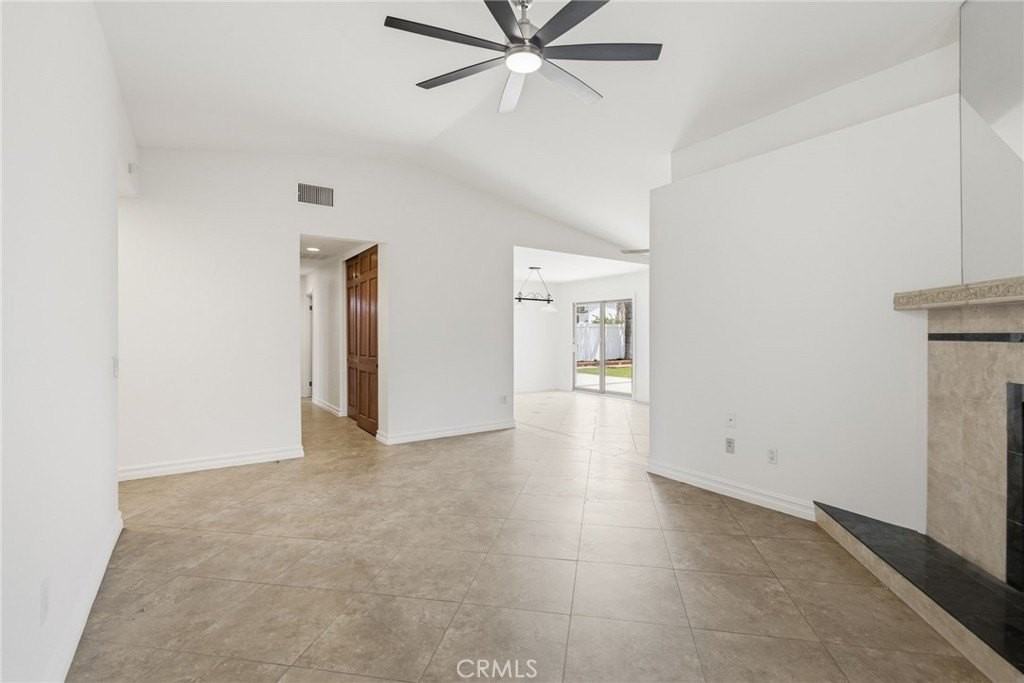 29628 Squaw Valley Dr - Photo 4 of 32