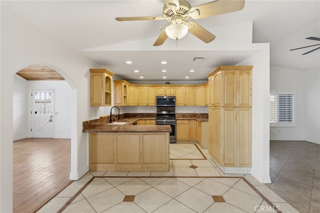 29628 Squaw Valley Dr - Photo 6 of 32