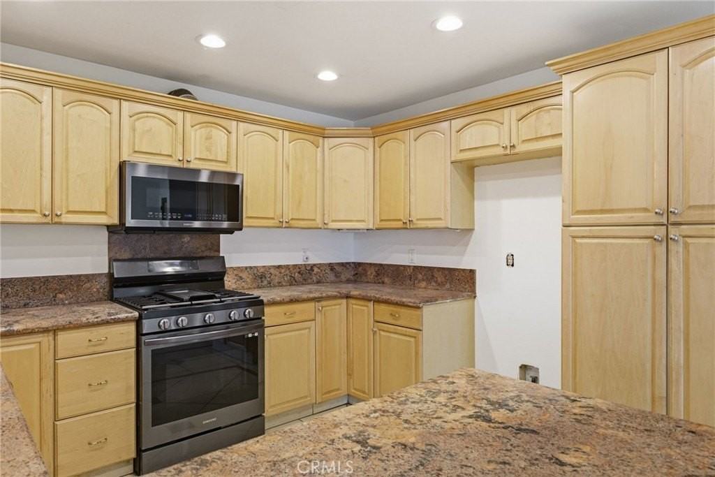 29628 Squaw Valley Dr - Photo 7 of 32