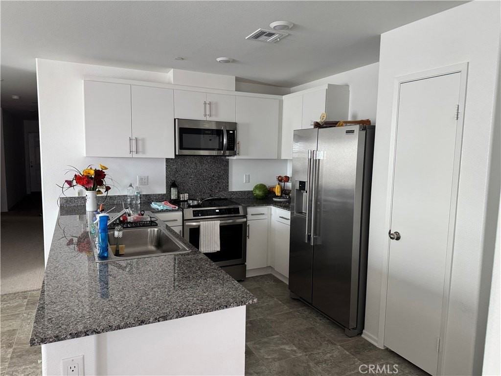 14342 Stetson St - Photo 2 of 9