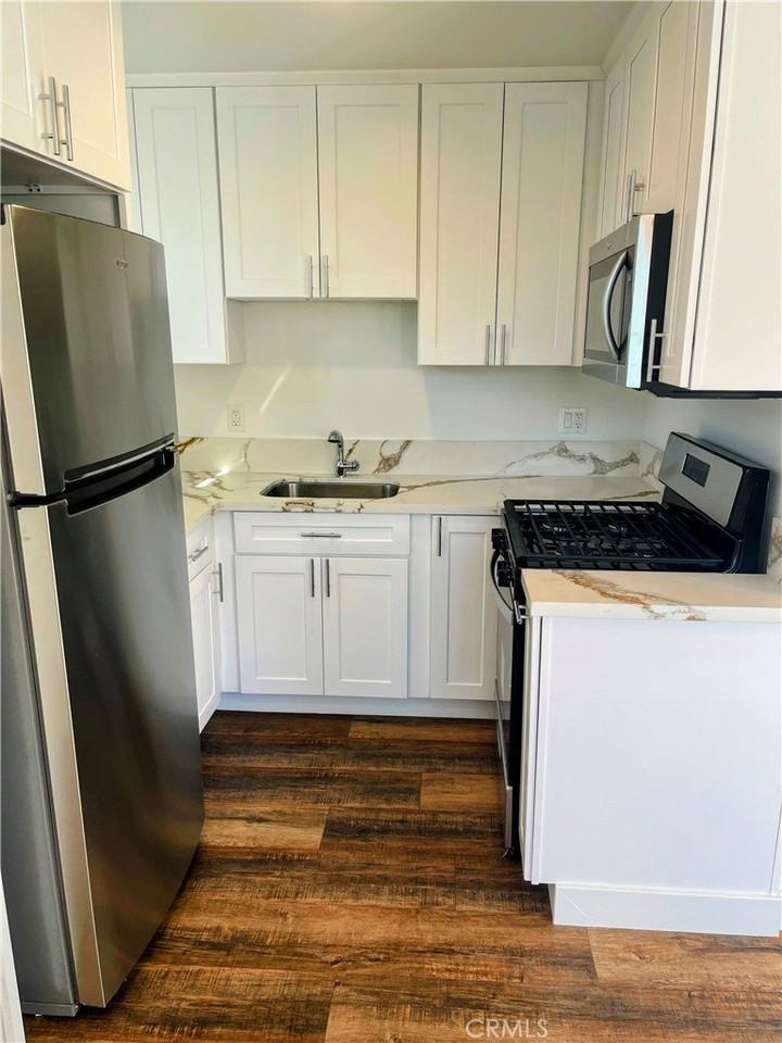 1809 S Gramercy Pl - Photo 3 of 11
