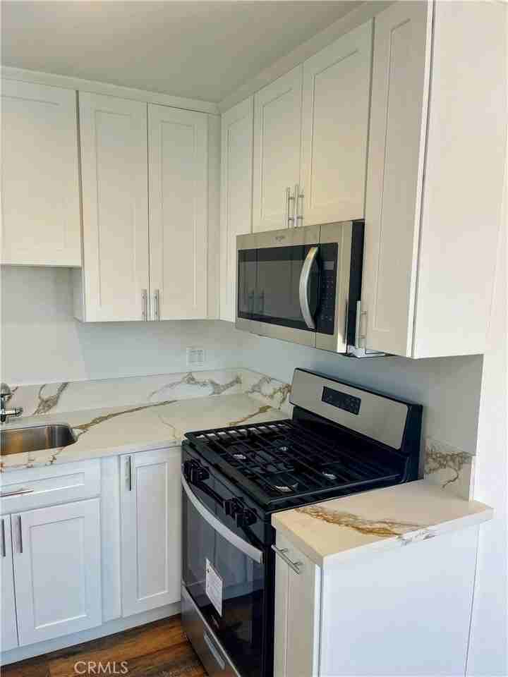 1809 S Gramercy Pl - Photo 4 of 11