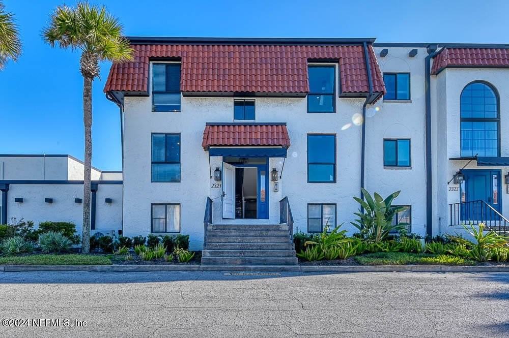 2321 Costa Verde Blvd #201
