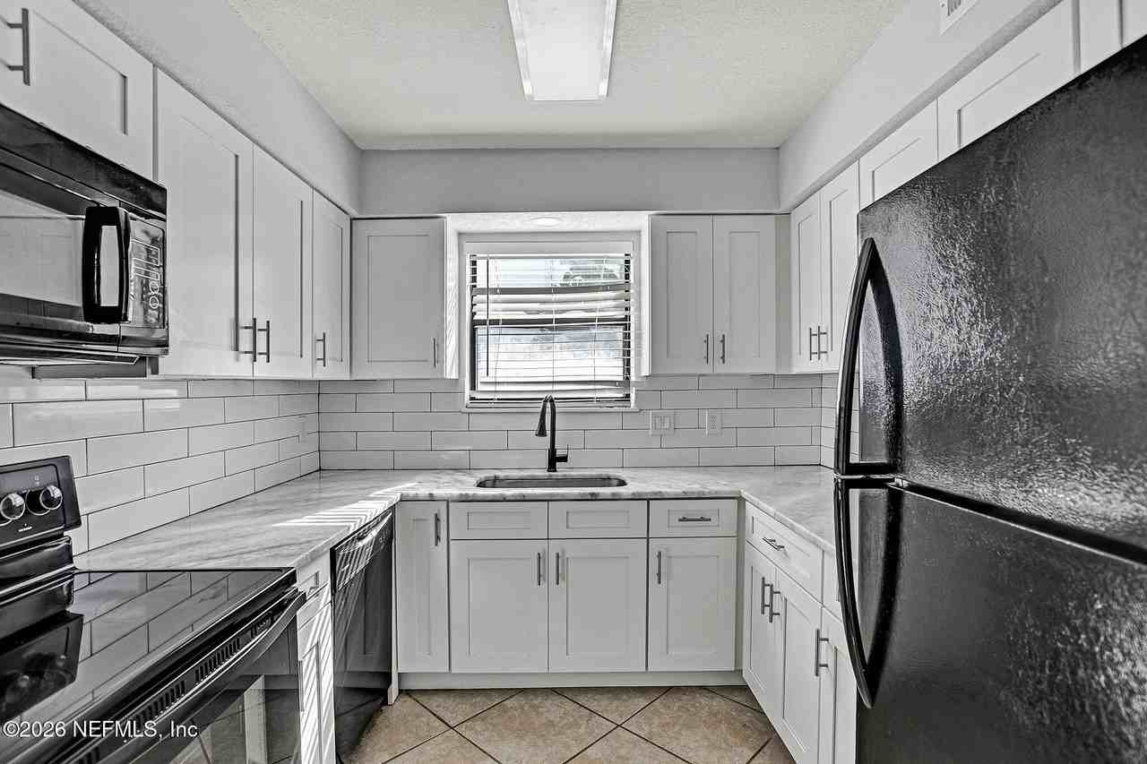 725 7th Ave S - Photo 2 of 15
