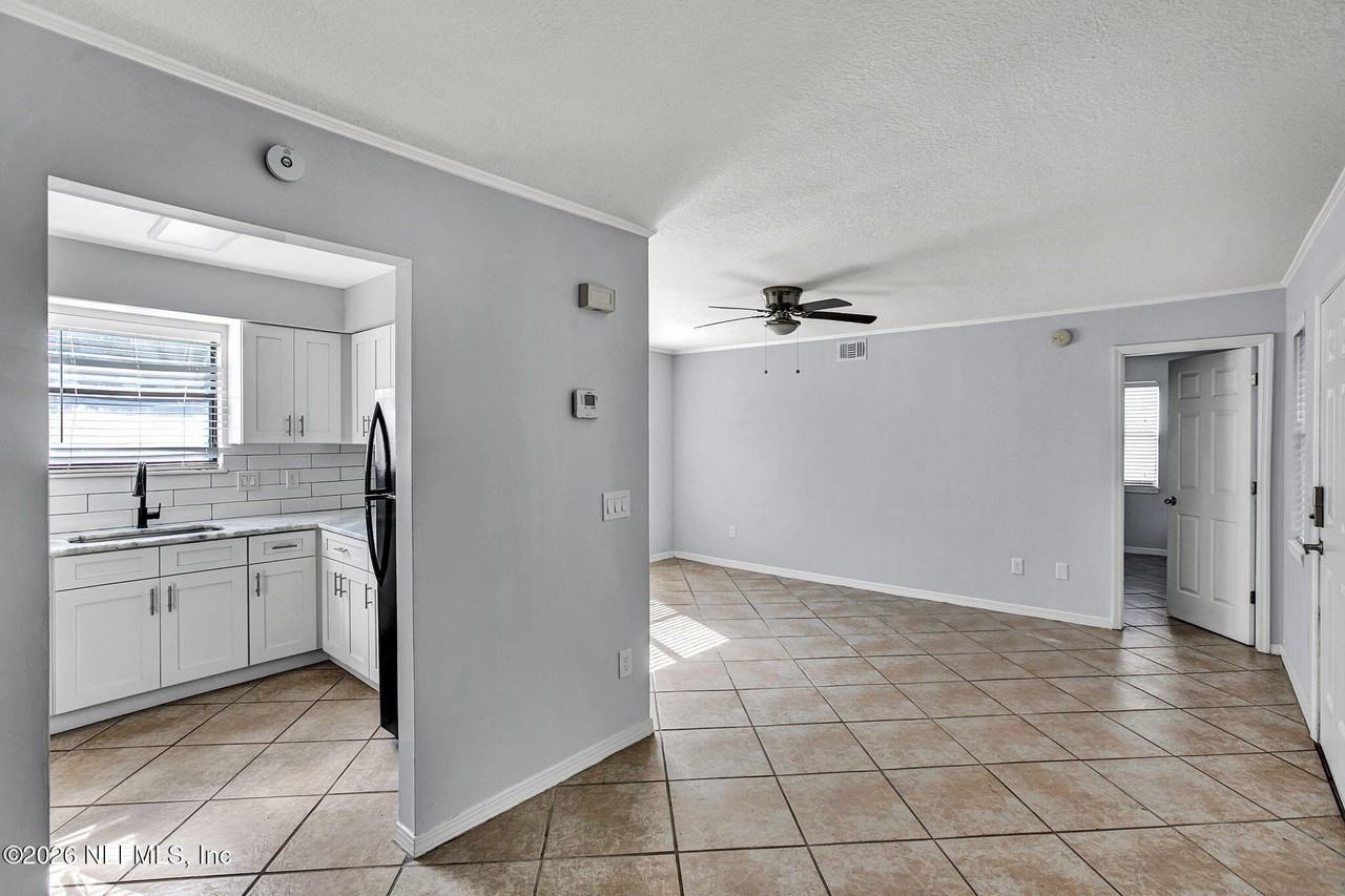 725 7th Ave S - Photo 3 of 15