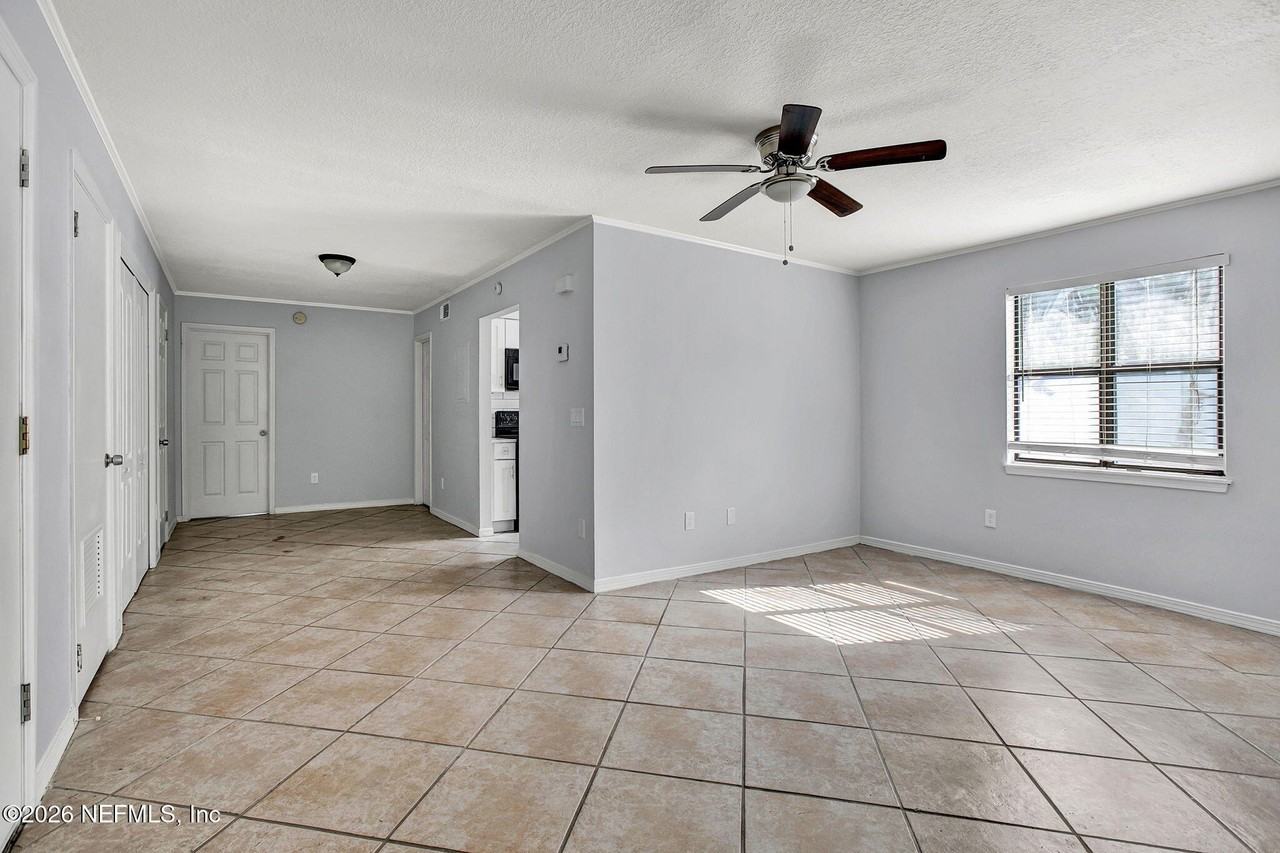 725 7th Ave S - Photo 4 of 15
