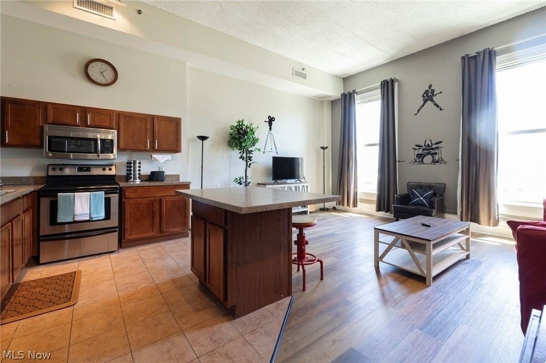 408 W Saint Clair Ave #607 - Photo 2 of 16