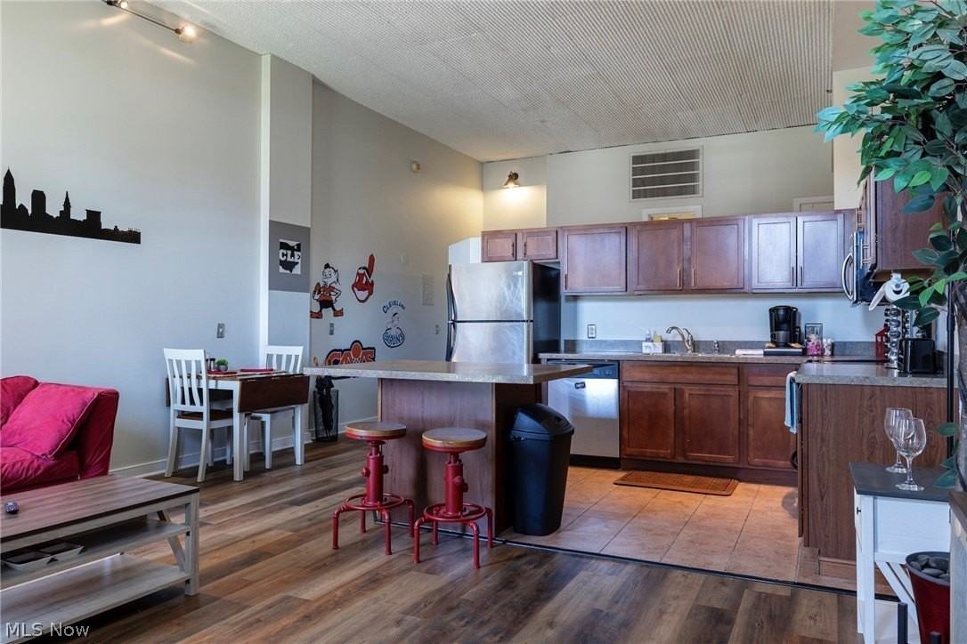 408 W Saint Clair Ave #607 - Photo 4 of 16