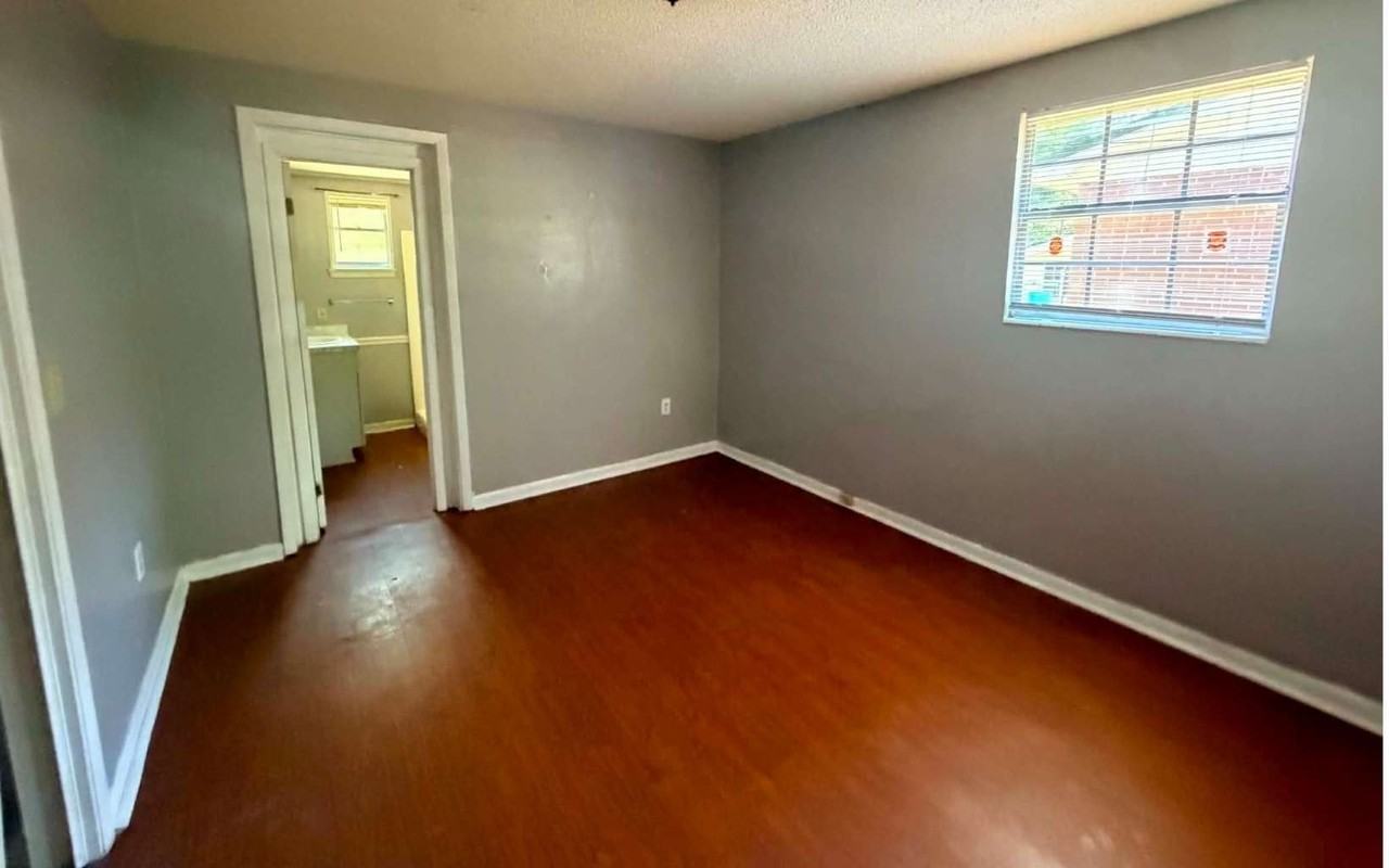 1061 SW MCFARLANE 102 - Photo 5 of 8