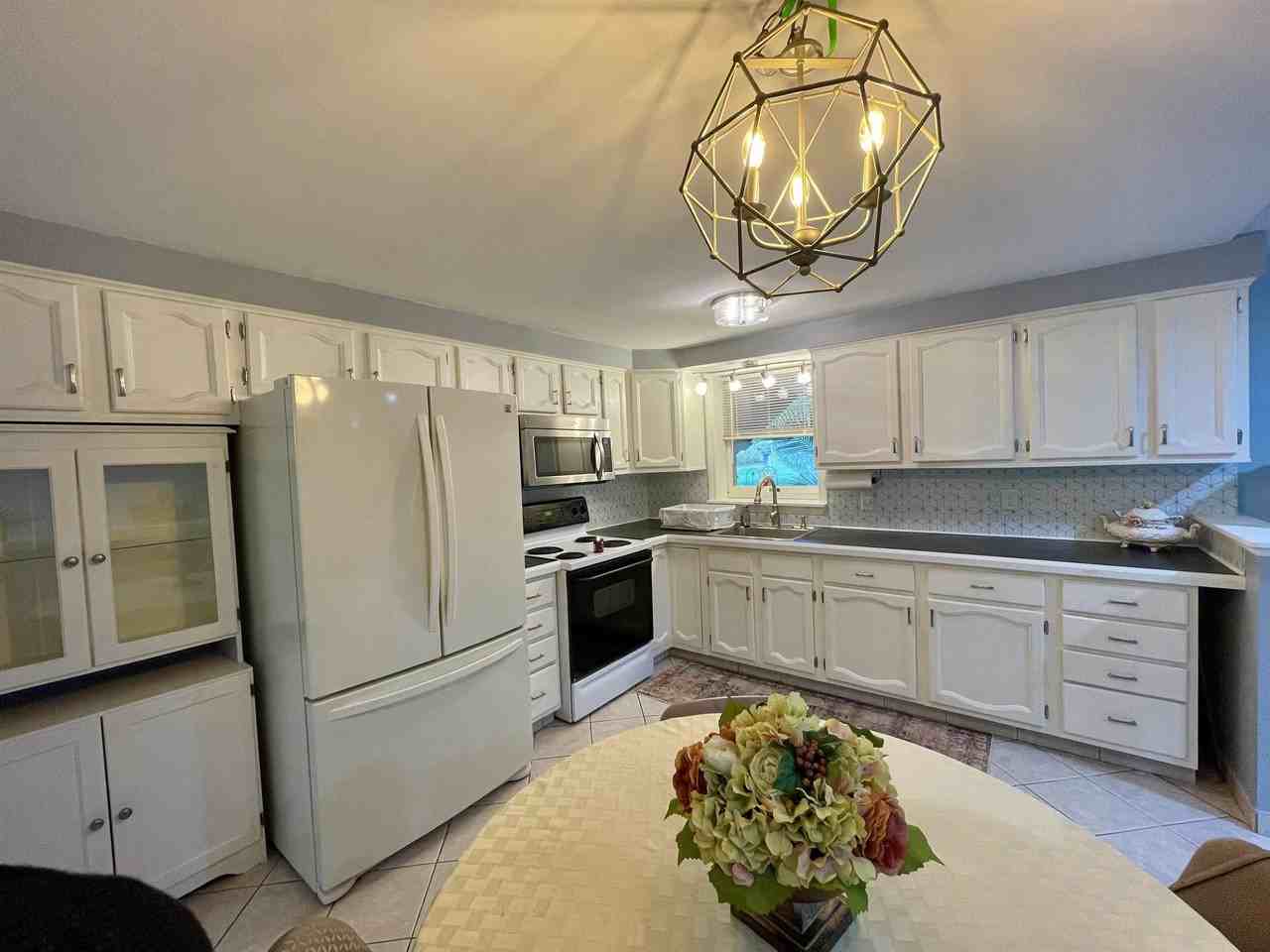 146 Elm St - Photo 6 of 14