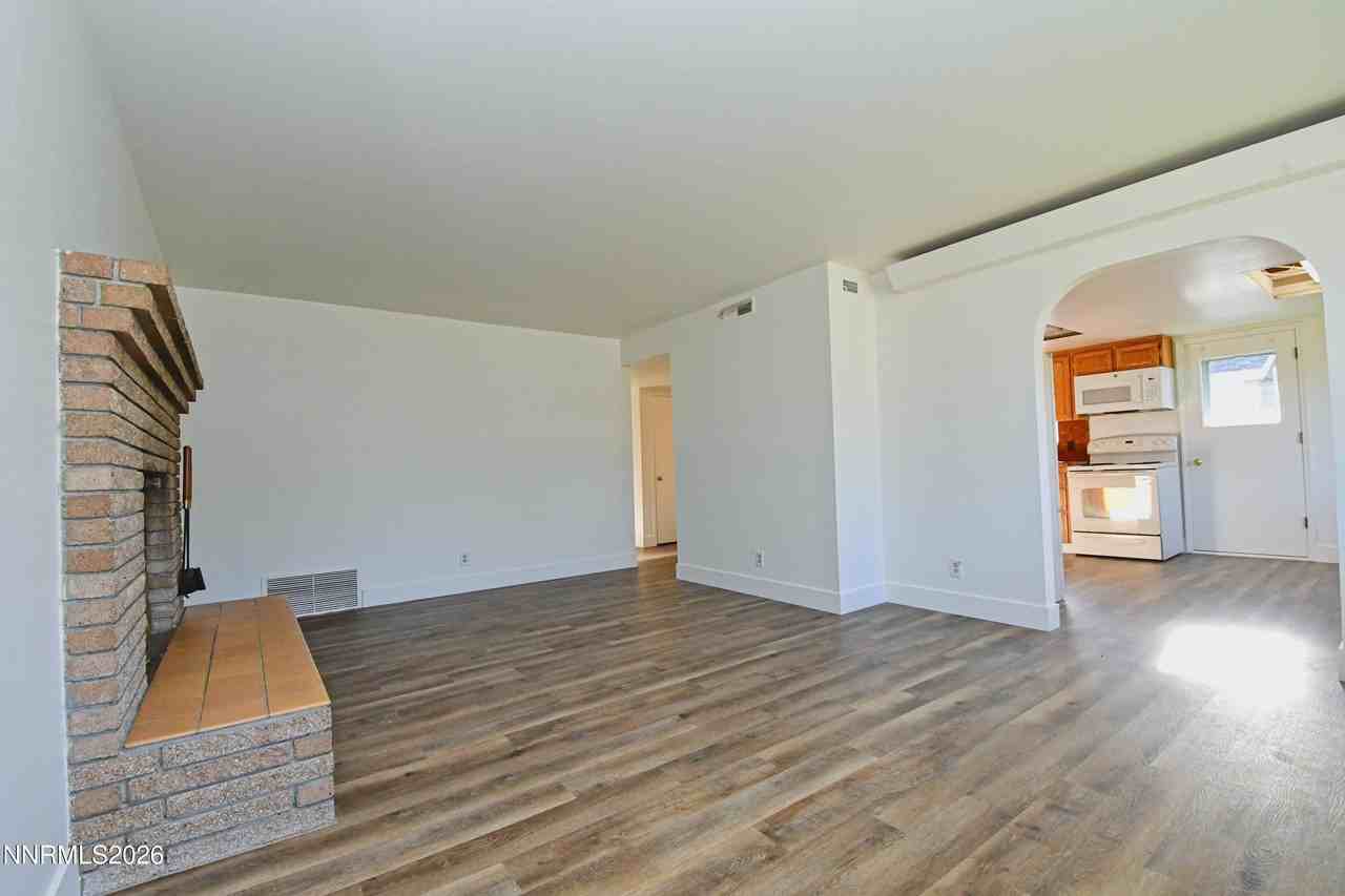 10 E J St - Photo 5 of 31