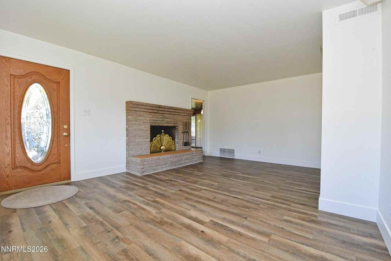 10 E J St - Photo 6 of 31
