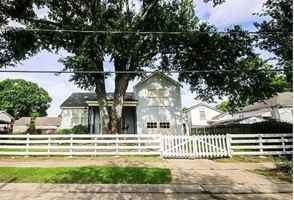 featured image of 201 Shrewsbury Ct
