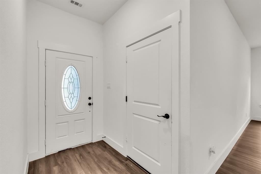 2315 W Bond St - Photo 4 of 31