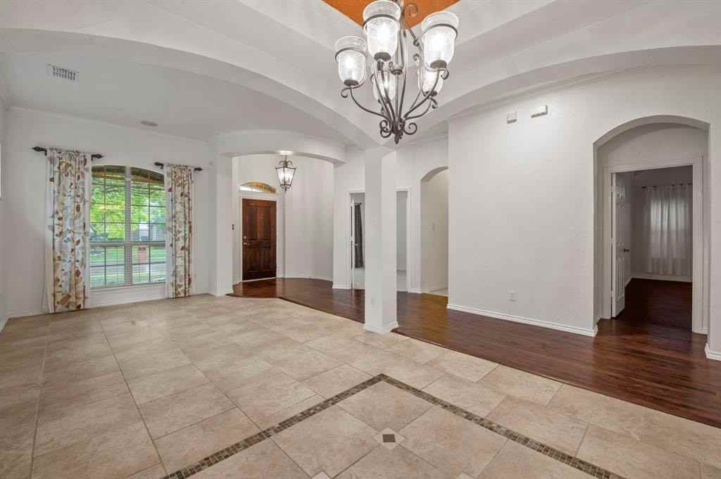 2404 Windgate Ln - Photo 4 of 35
