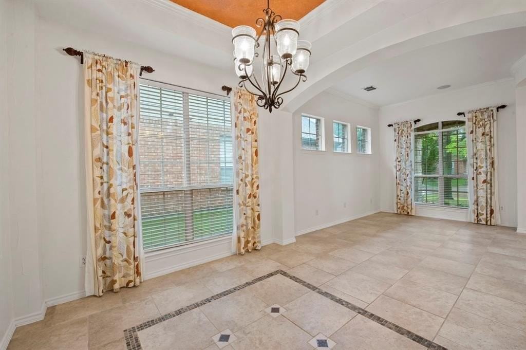 2404 Windgate Ln - Photo 6 of 35