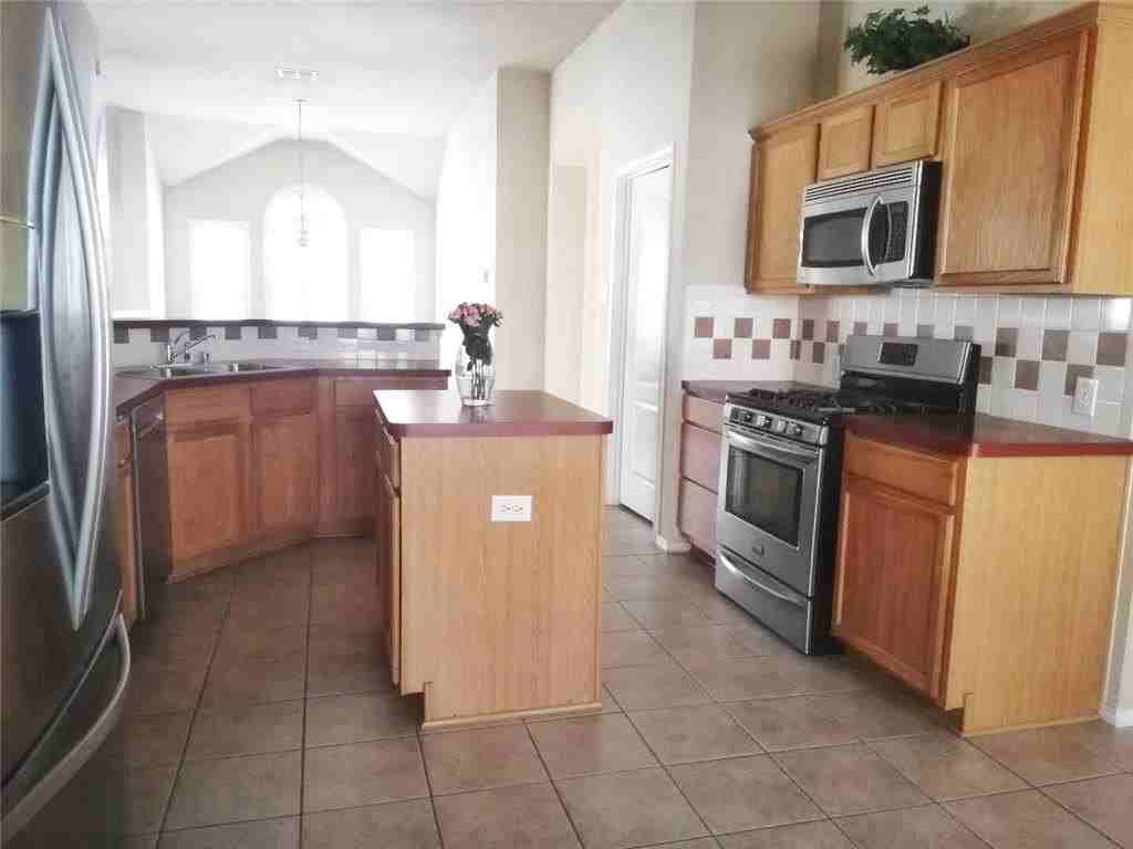 1724 River Oaks Dr - Photo 3 of 21