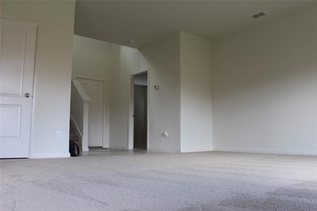 156 Aaron St - Photo 6 of 19