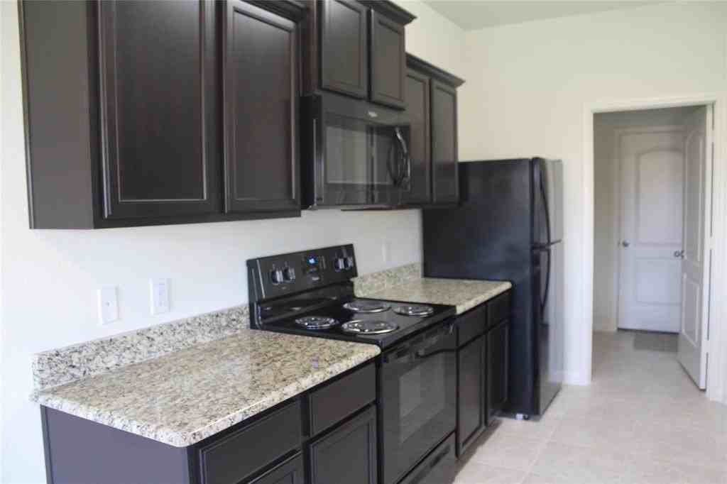 156 Aaron St - Photo 7 of 19