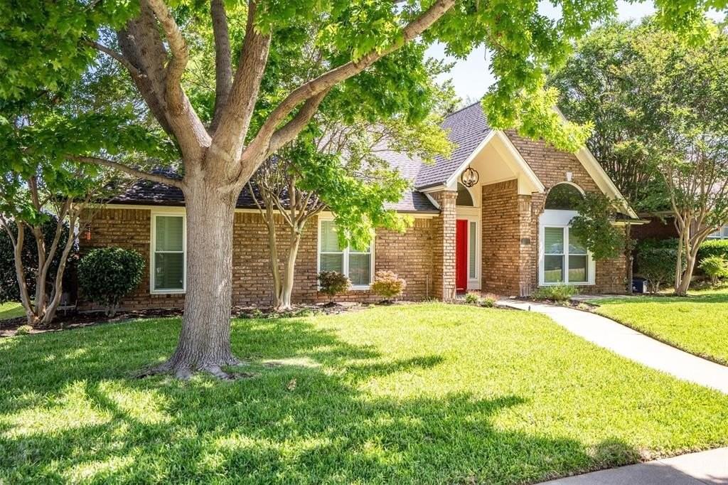 1317 Royal Palm Ln - Photo 2 of 36