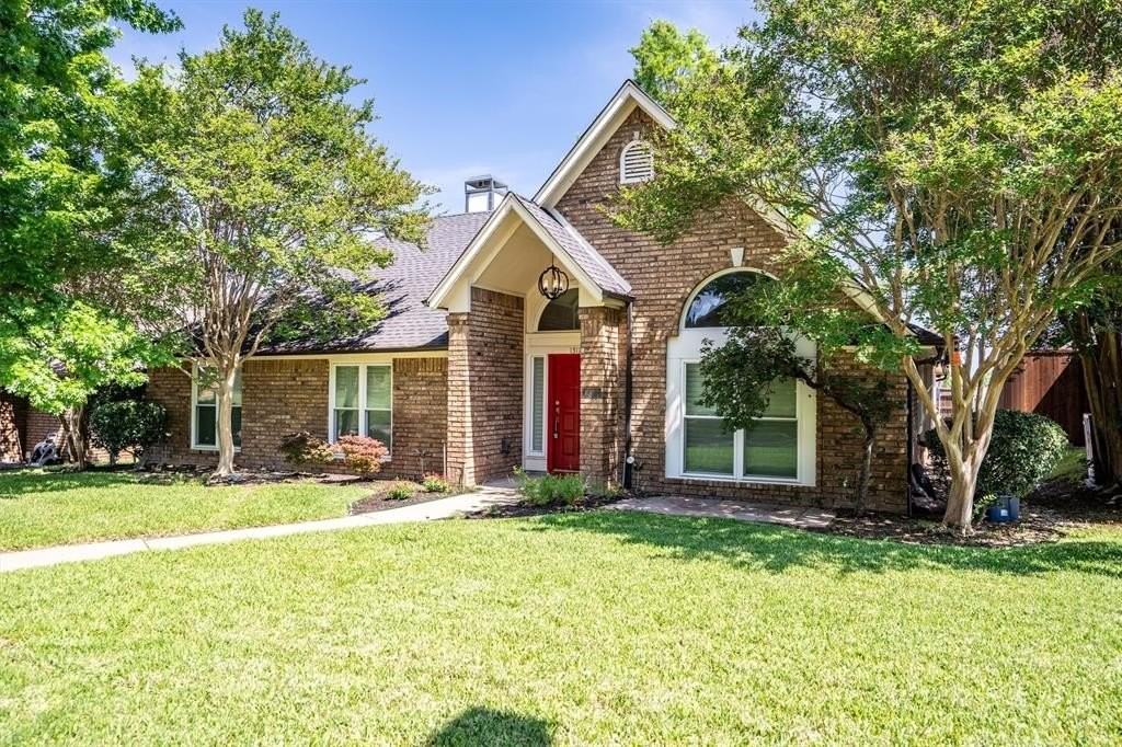 1317 Royal Palm Ln - Photo 3 of 36