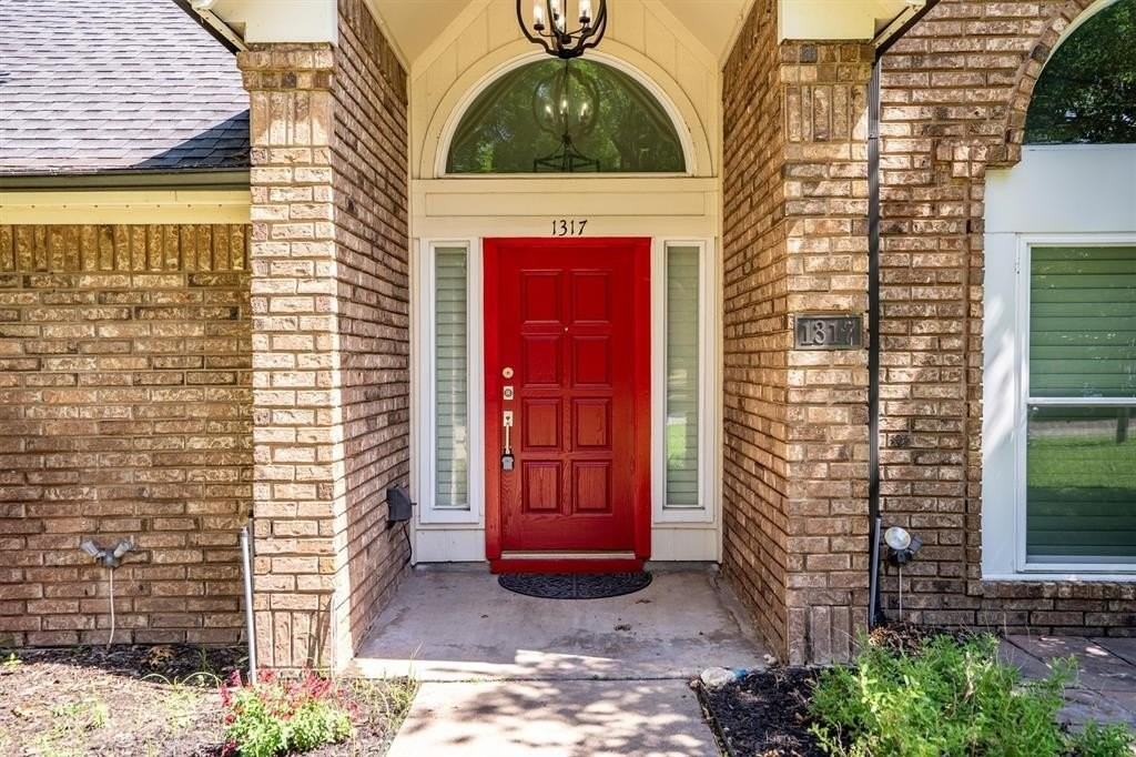 1317 Royal Palm Ln - Photo 4 of 36