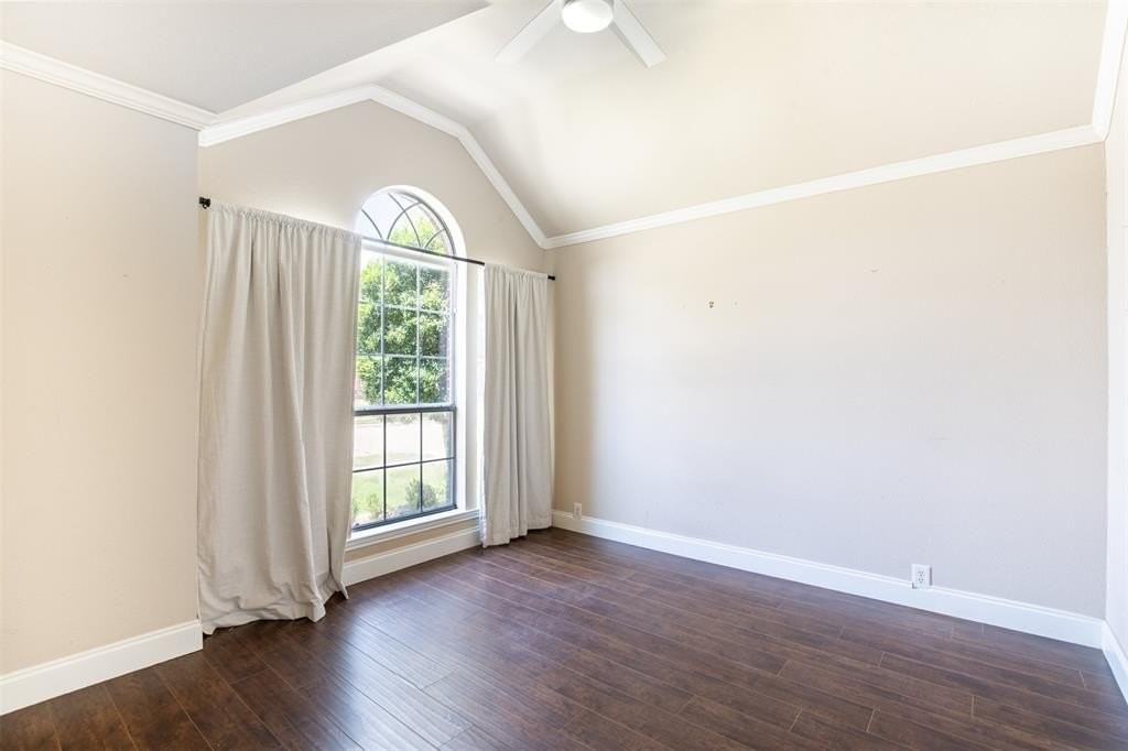 11388 Blackhawk Dr - Photo 4 of 34