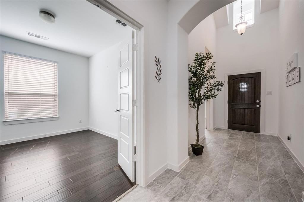 1728 Heron Way - Photo 2 of 34