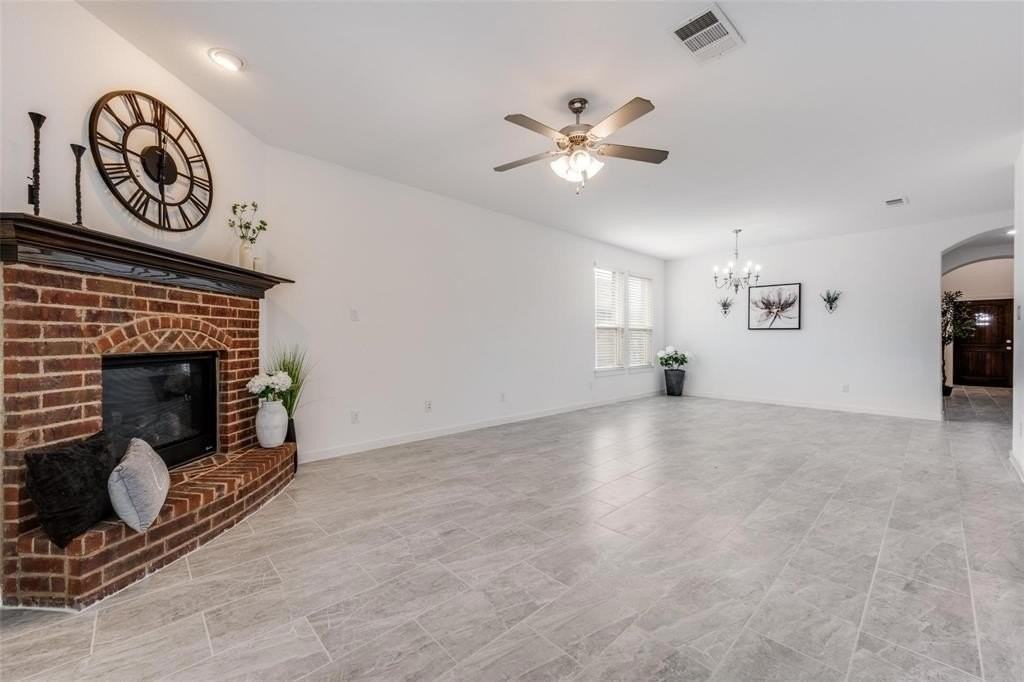 1728 Heron Way - Photo 4 of 34