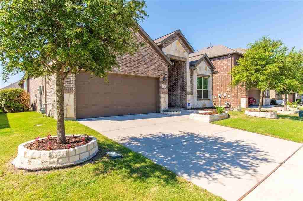 638 Brook Dr - Photo 2 of 38