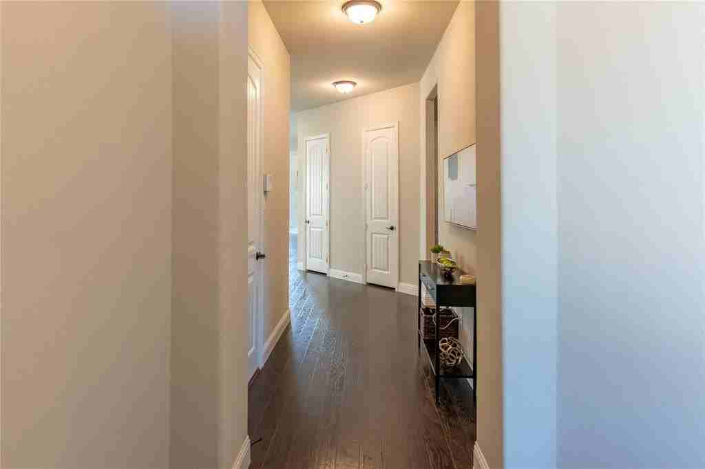 638 Brook Dr - Photo 5 of 38