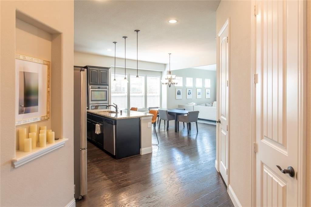 638 Brook Dr - Photo 6 of 38